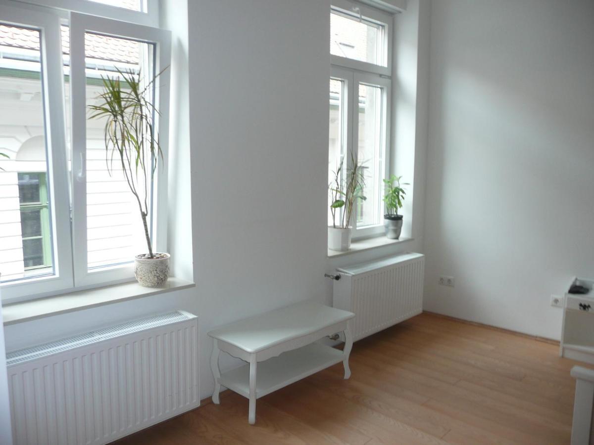Modern City Center Location: Party, Sightsee, Rest Apartamento Budapeste Exterior foto